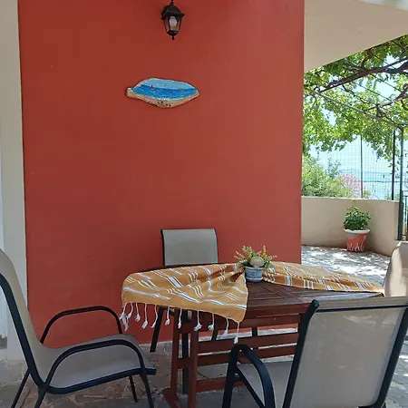 Philip's Summerhouse Дом отдыха Kontogourata